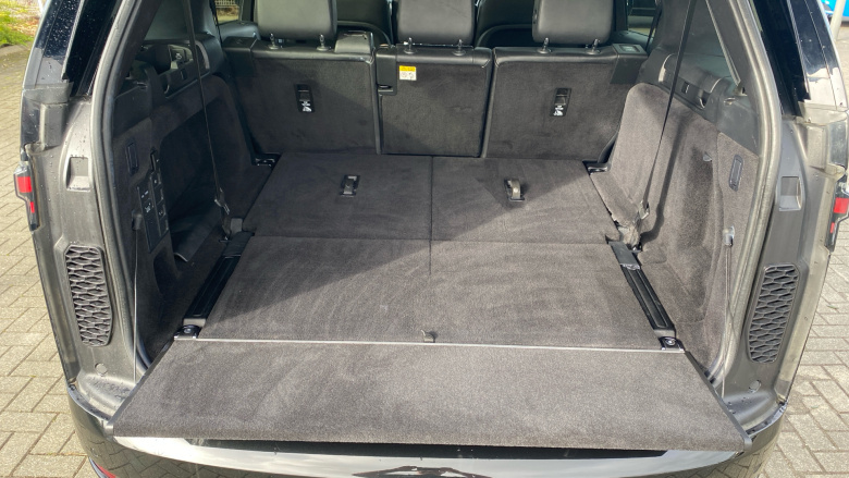 Land Rover Discovery 3.0 D250 R-Dynamic SE 5dr Auto Diesel Station Wagon